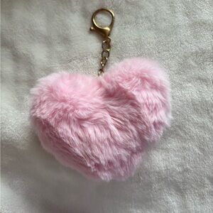 <3 FREE fluffy heart keychain
